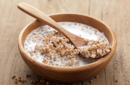 Porridge de blé saracen avec kéfir